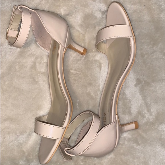 Cream Heels 1” - Picture 3 of 3